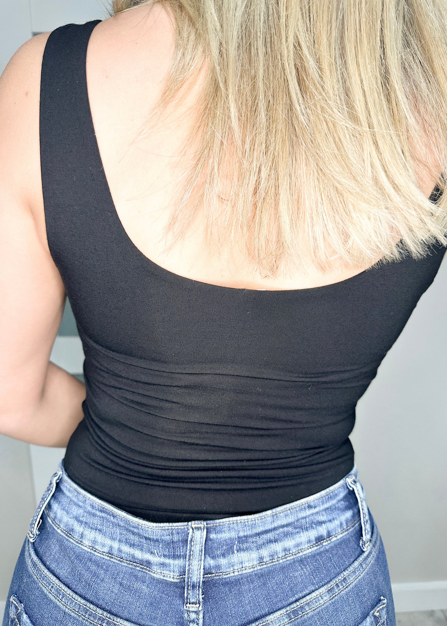 Black Basic Scoop Neck Tank Top